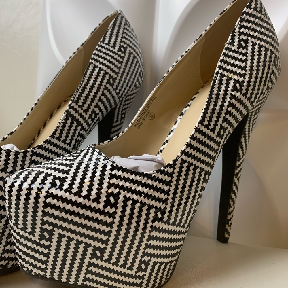 Women’s platform heels Size 9